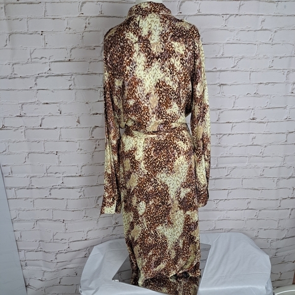 LOVESTICH Printed Belted Button  Down Dress‎ - Picture 6 of 11